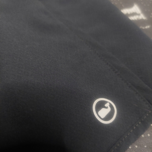 Vineyard Vines Performance Shorts in Black - Picture 4 of 5